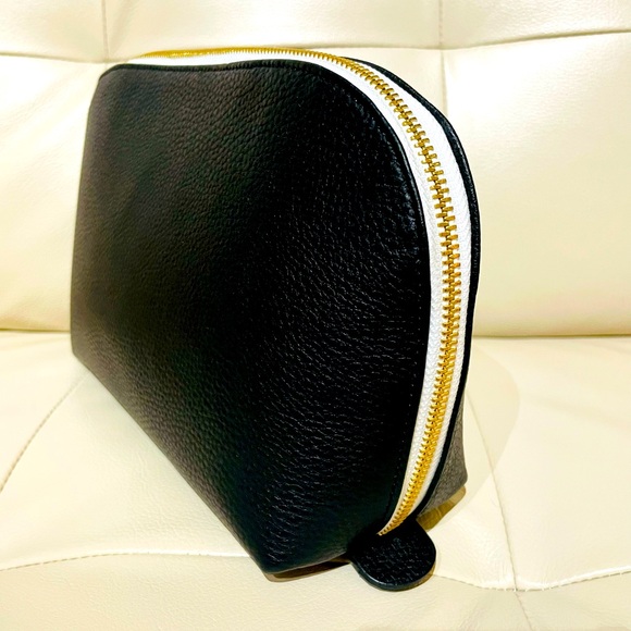 CUYANA BLACK LEATHER PEBBLE TRAVEL ACCESSORY CASE W/GOLD ZIPPER🌟🌟🌟NWT - Picture 5 of 15